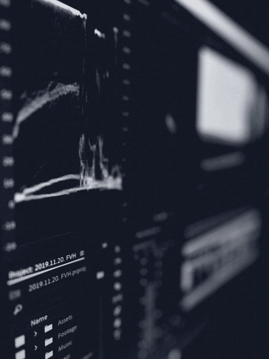 Écran de montage vidéo avec timeline et scopes